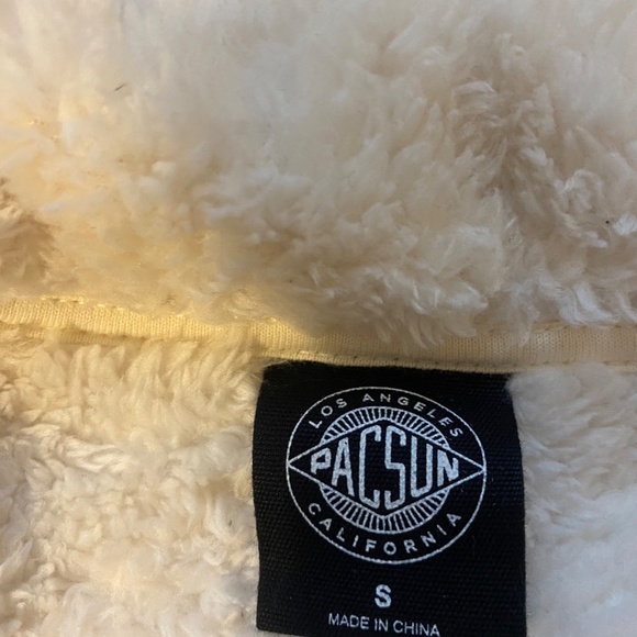 PacSun White Fleece - Picture 2 of 2